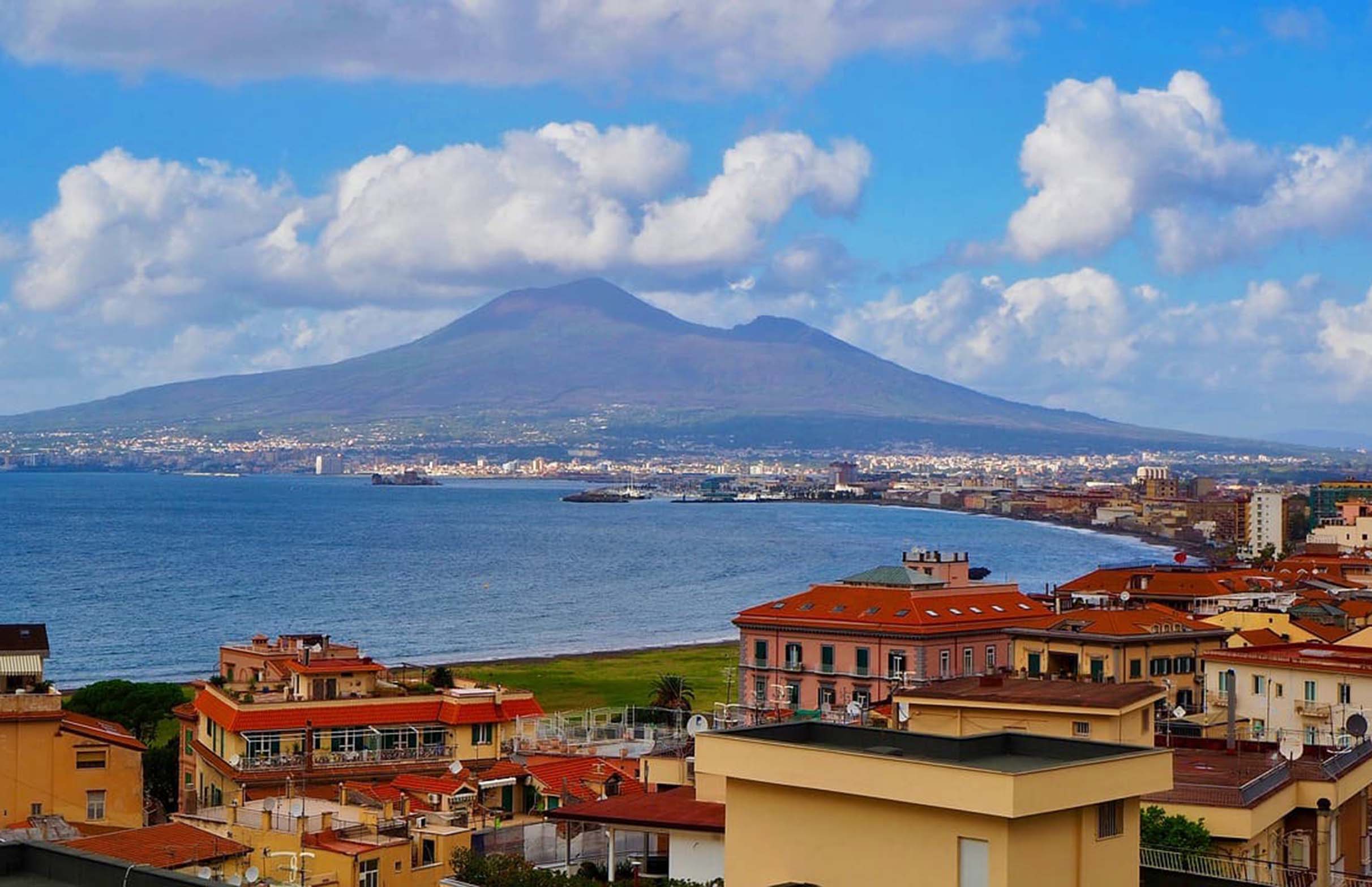 Naples Travel Hacks: Essential Tips for a Smooth Trip